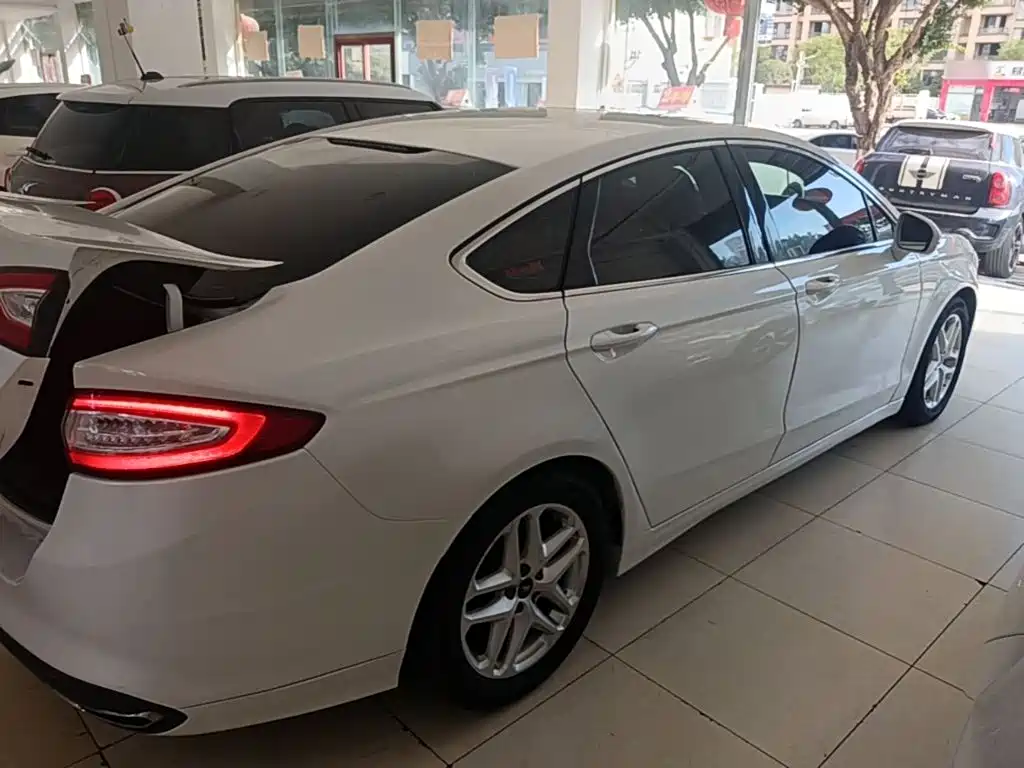 Ford Mondeo — миниатюра 7