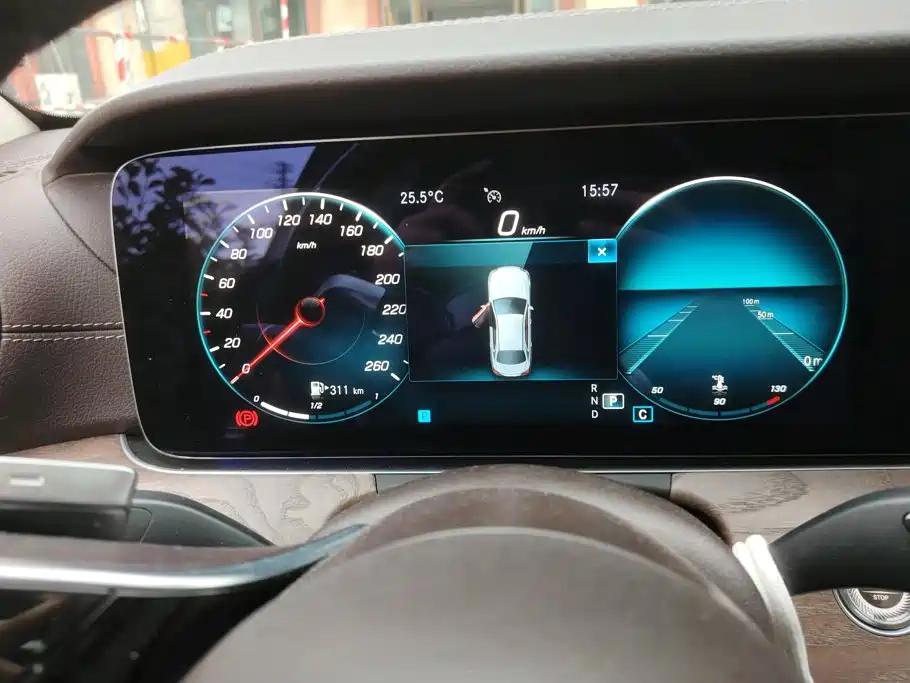 Mercedes-Benz E-Class — миниатюра 14