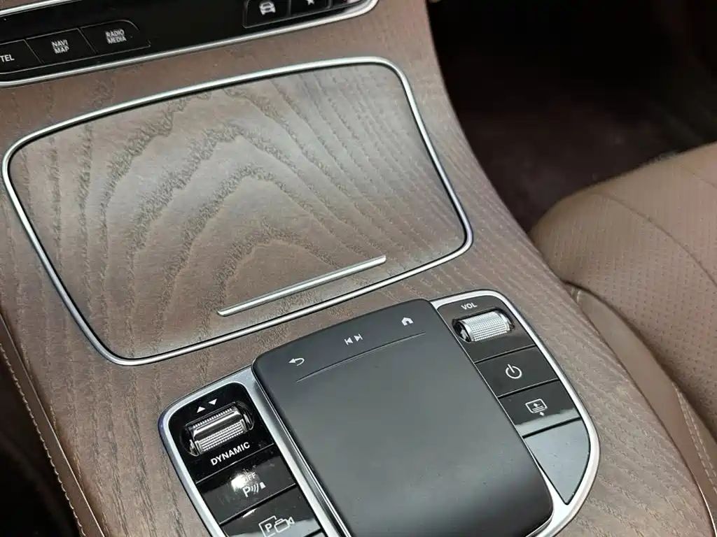 Mercedes-Benz E-Class — миниатюра 16