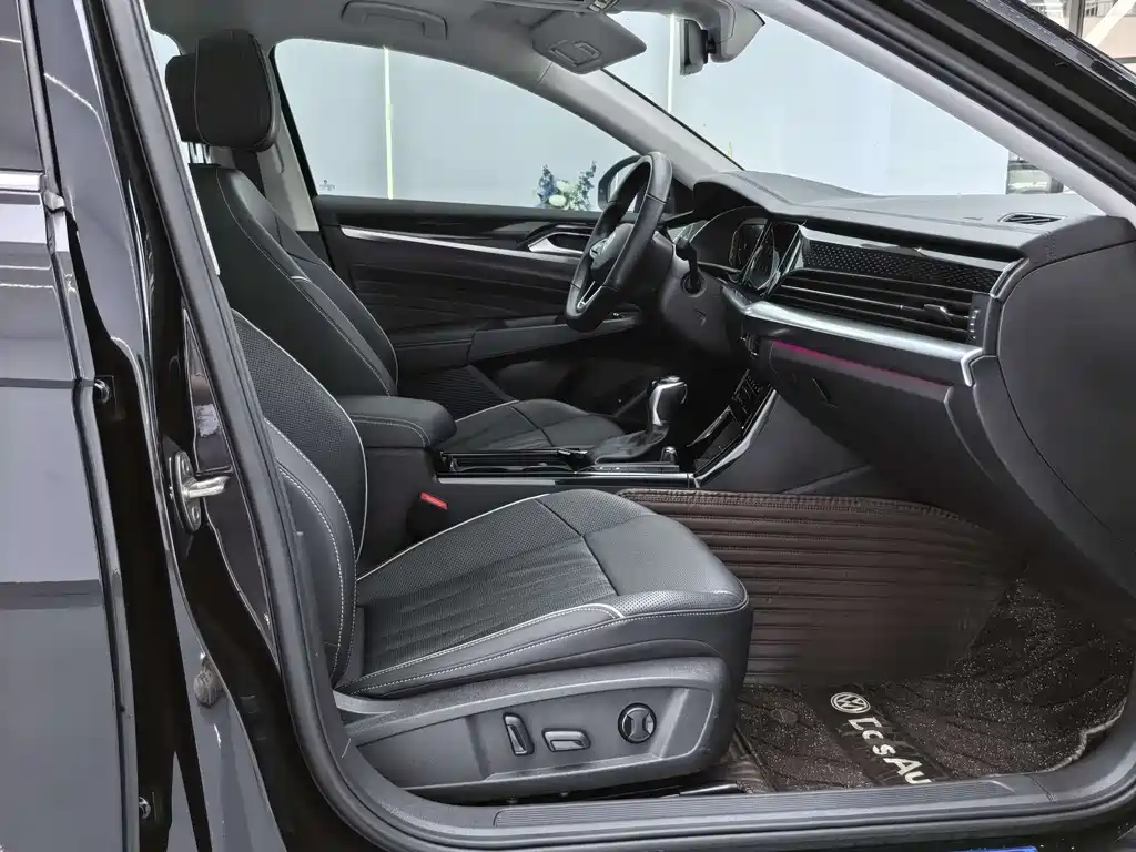 Volkswagen Passat 2022 330TSI Luxury