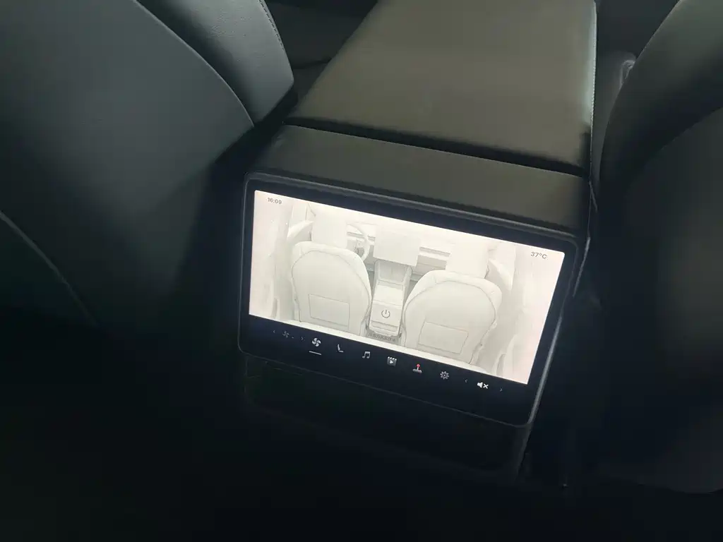 Tesla Model 3 — миниатюра 8