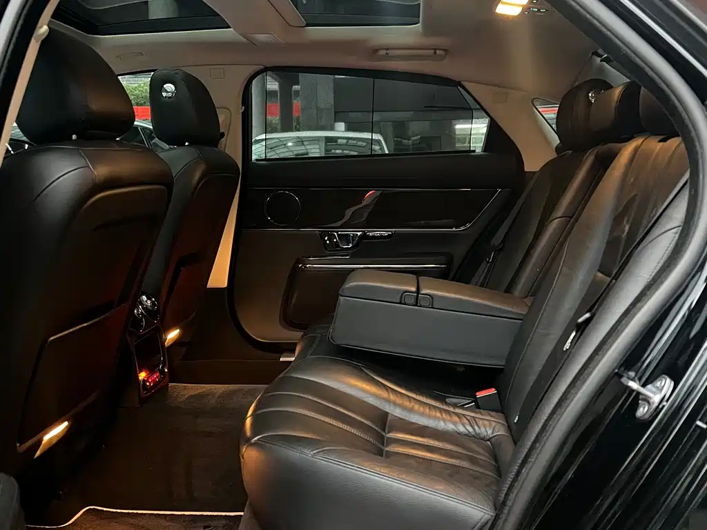 Jaguar XJ — миниатюра 11