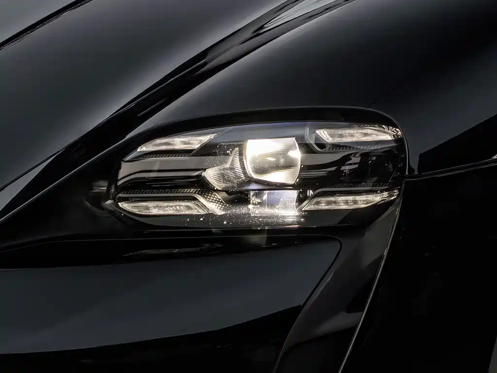 Porsche Taycan — миниатюра 9