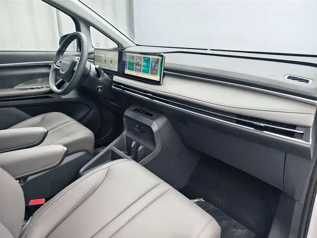 SAIC MAXUS EVERYONE 7