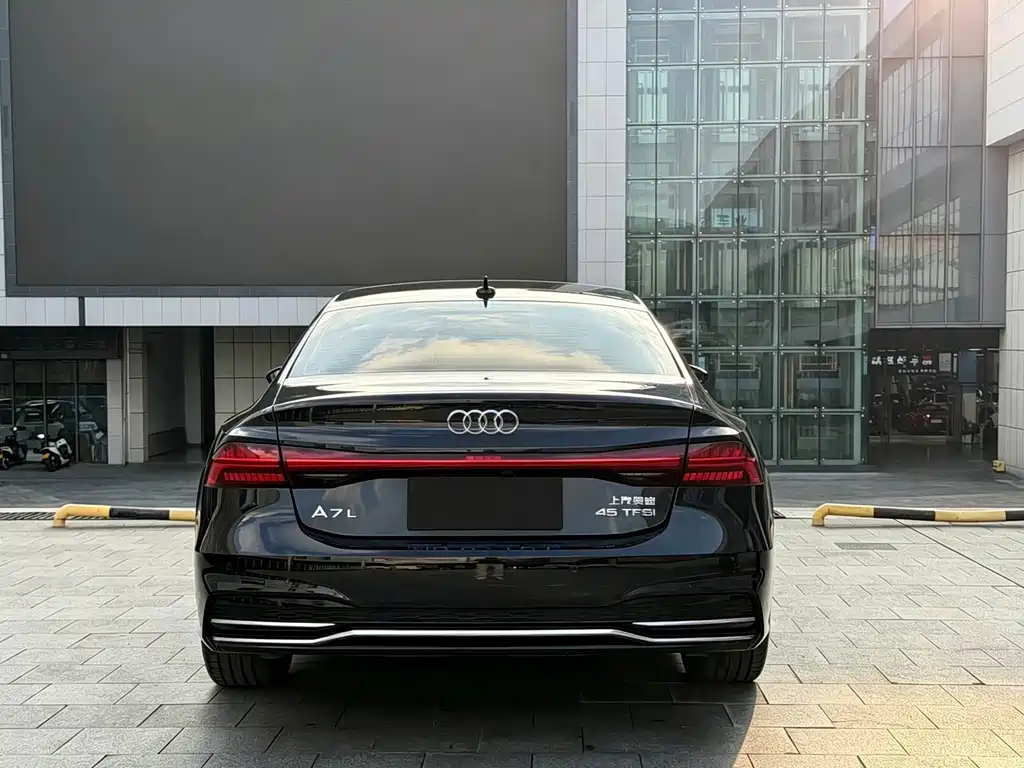 Audi A7L — миниатюра 12