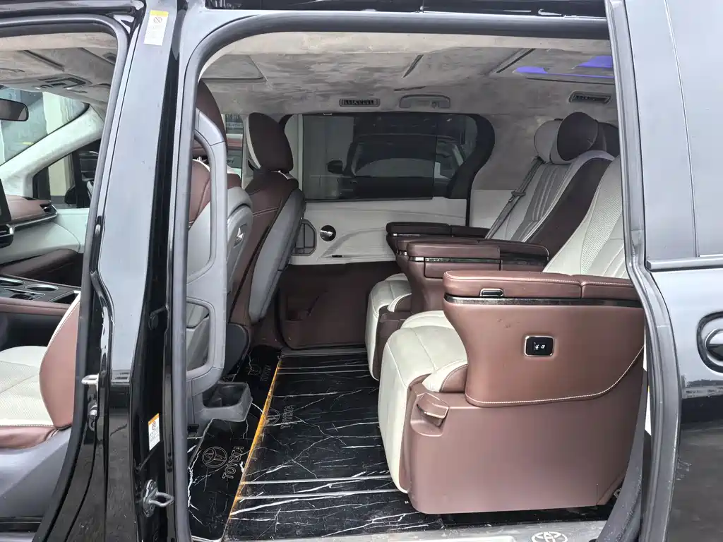 Toyota Sienna — миниатюра 11