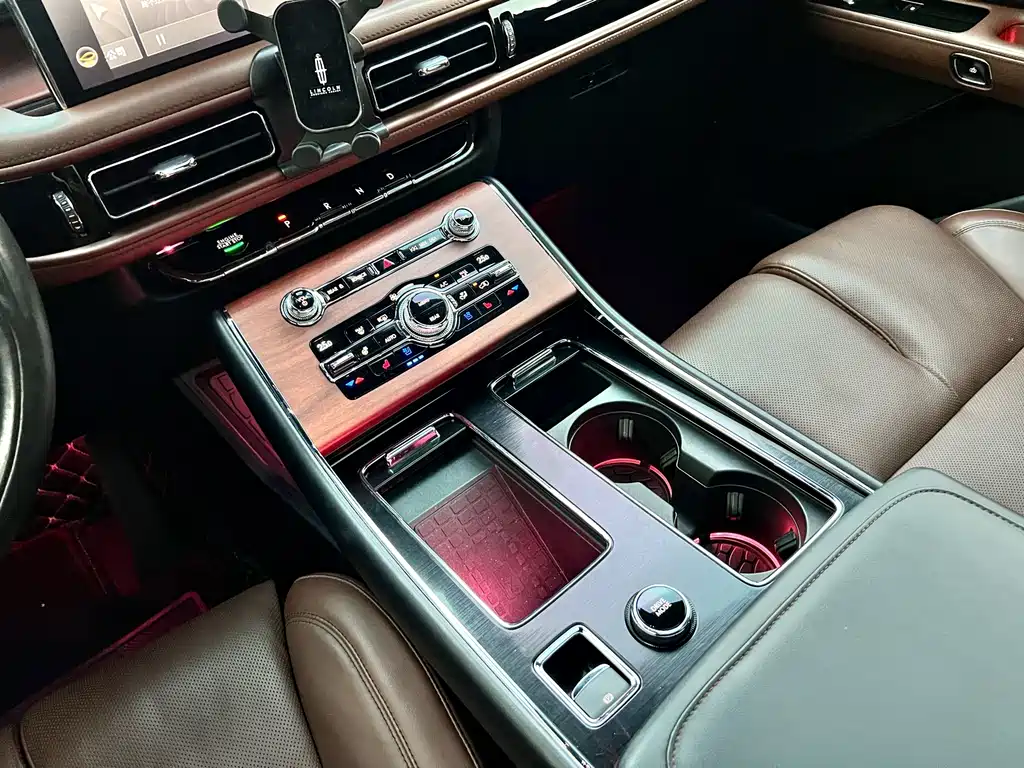 Lincoln Aviator — миниатюра 11