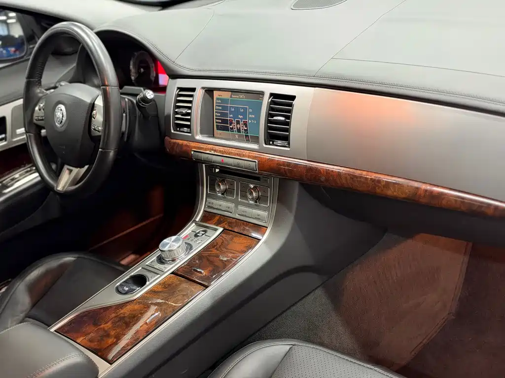 Jaguar XF — миниатюра 12