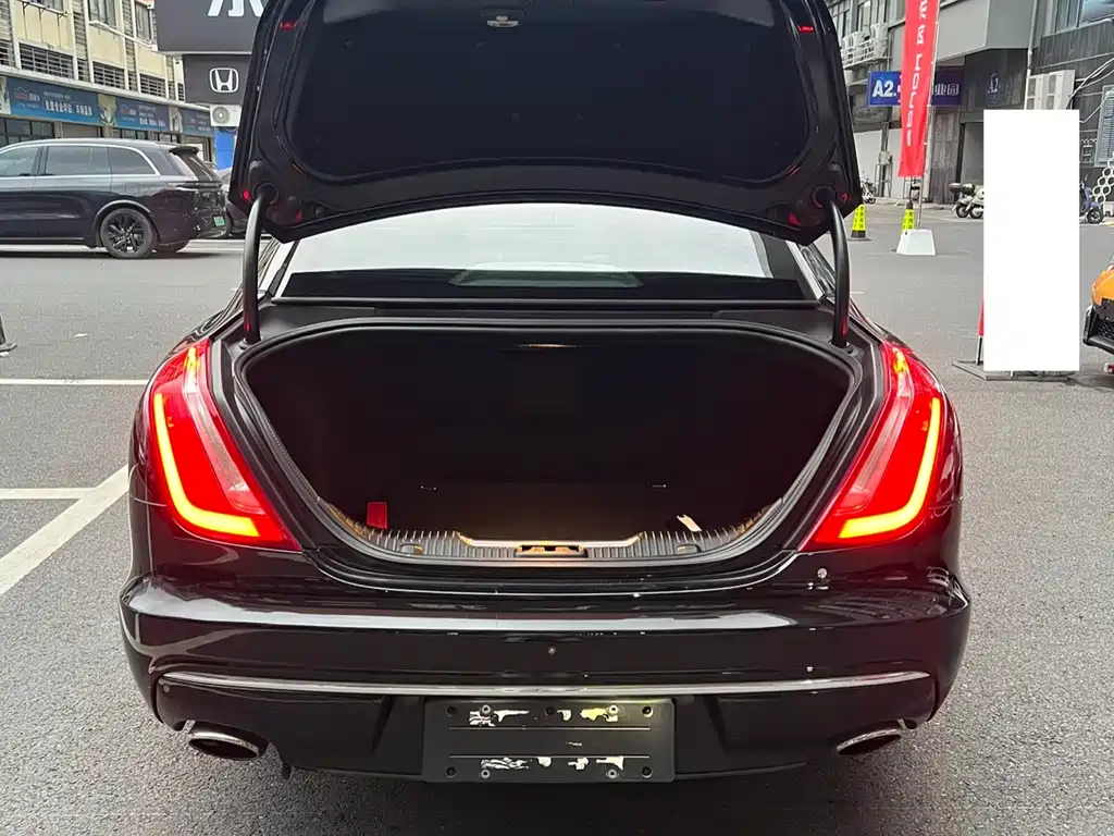 Jaguar XJ — миниатюра 16