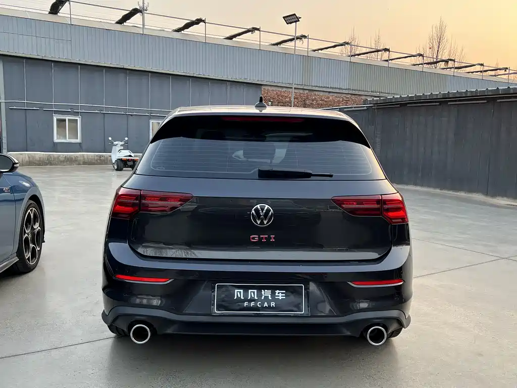 VOLKSWAGEN GOLF GTI