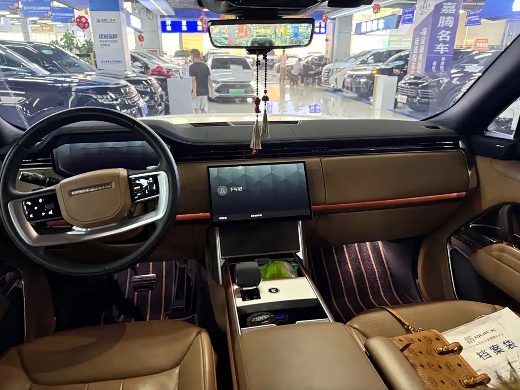 Land Rover Range Rover 2024 3.0 L6 400PS Long Wheelbase мест