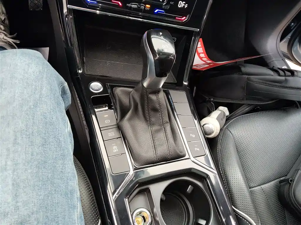 Volkswagen Passat 2022 330TSI Luxury