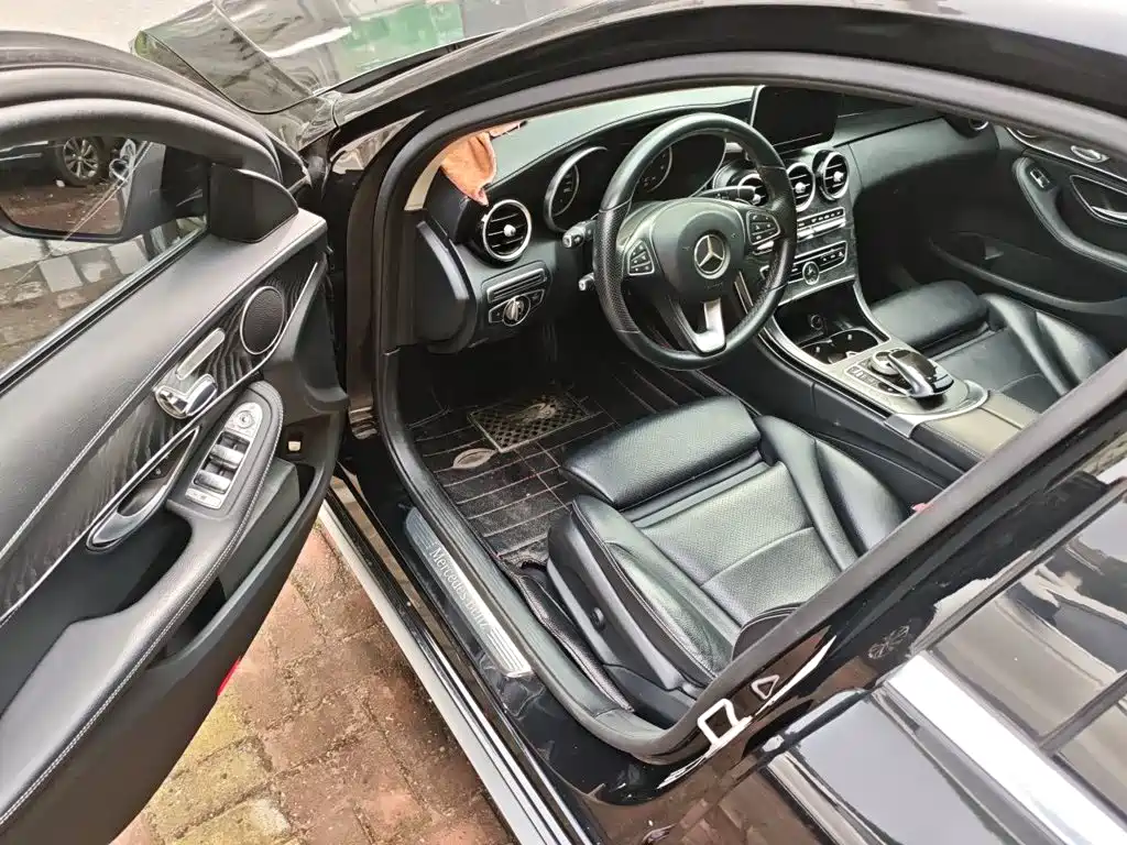 Mercedes-Benz C-Class — миниатюра 12