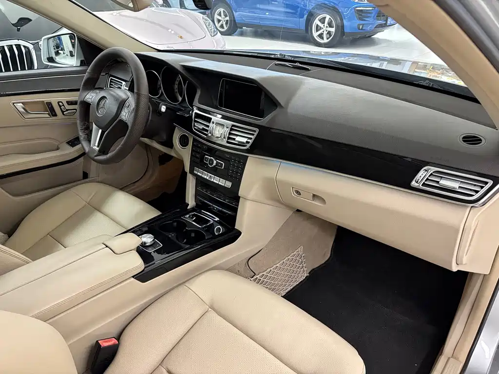 Mercedes-Benz E-Class — миниатюра 12