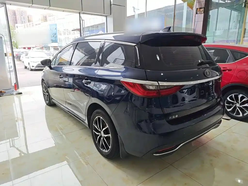 BYD MAX — миниатюра 5