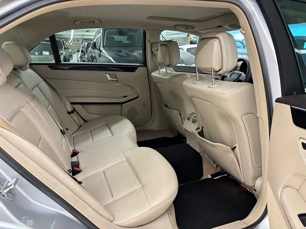 Mercedes-Benz E-Class — миниатюра 10