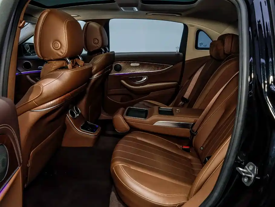 Mercedes-Benz E-Class — миниатюра 9