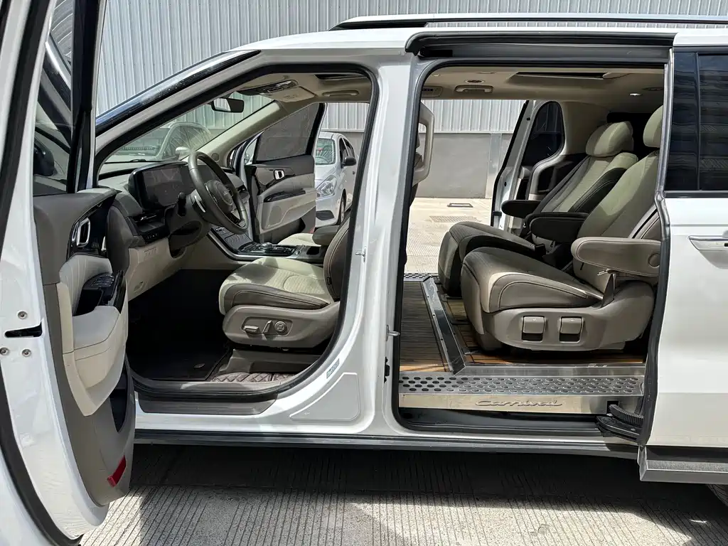 Kia Carnival — миниатюра 10