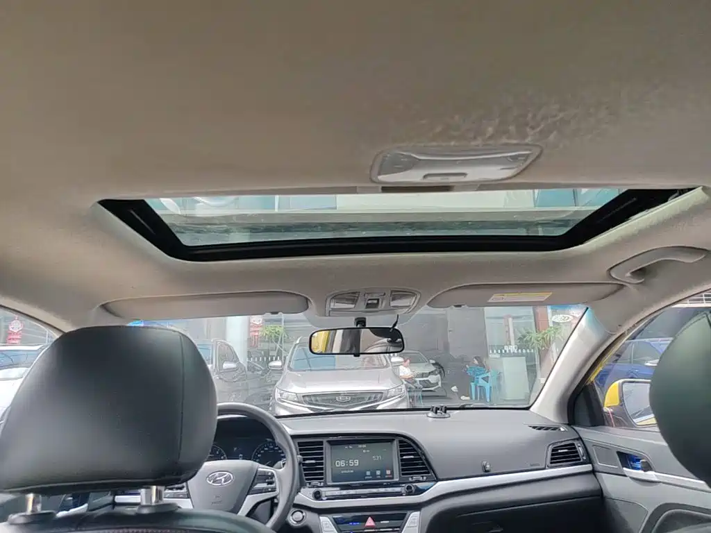 Hyundai Elantra — миниатюра 18