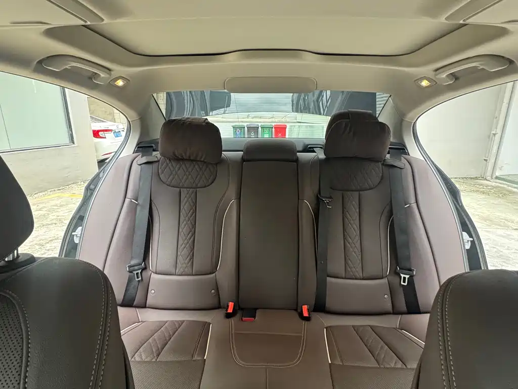 BMW 5 Series New Energy — миниатюра 17
