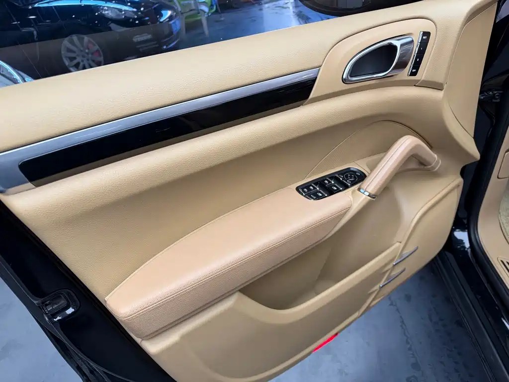 Porsche Cayenne — миниатюра 8