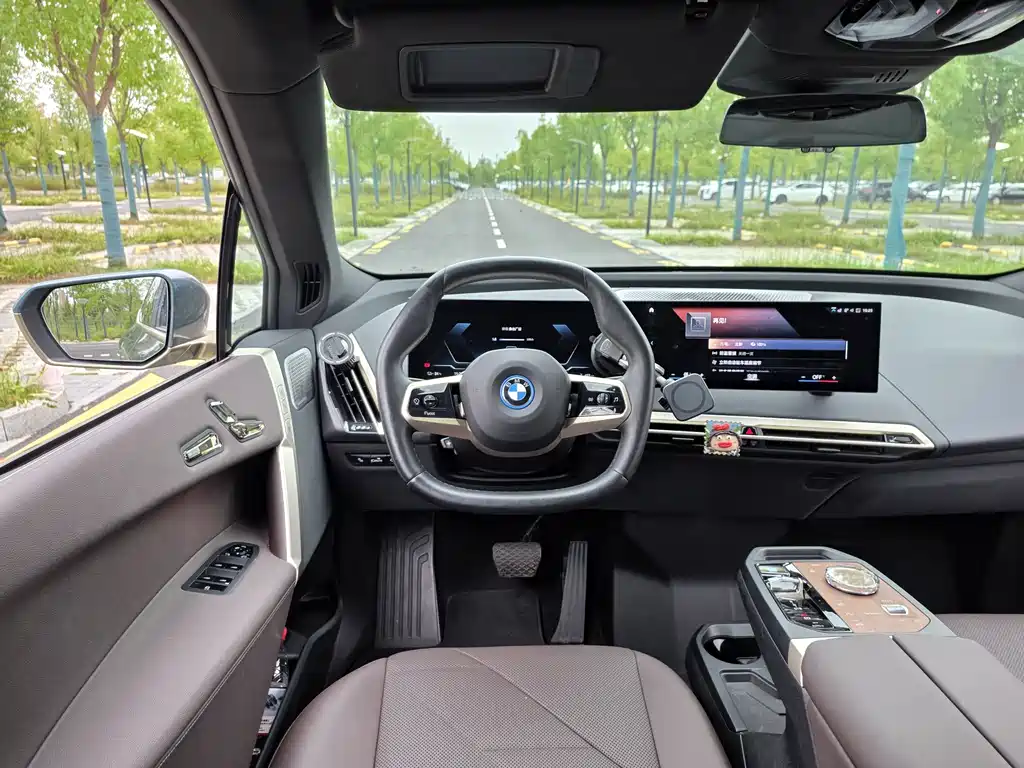 BMW iX — миниатюра 18