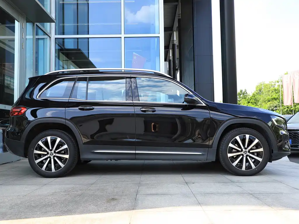 Mercedes-Benz GLB — миниатюра 12