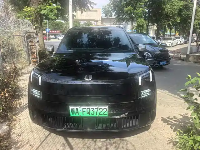 2025 Lynk & Co 900