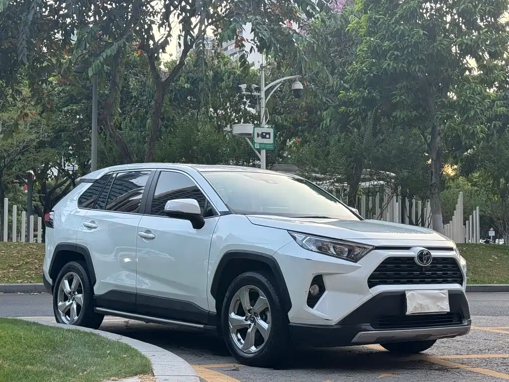 Toyota RAV4 — миниатюра 3