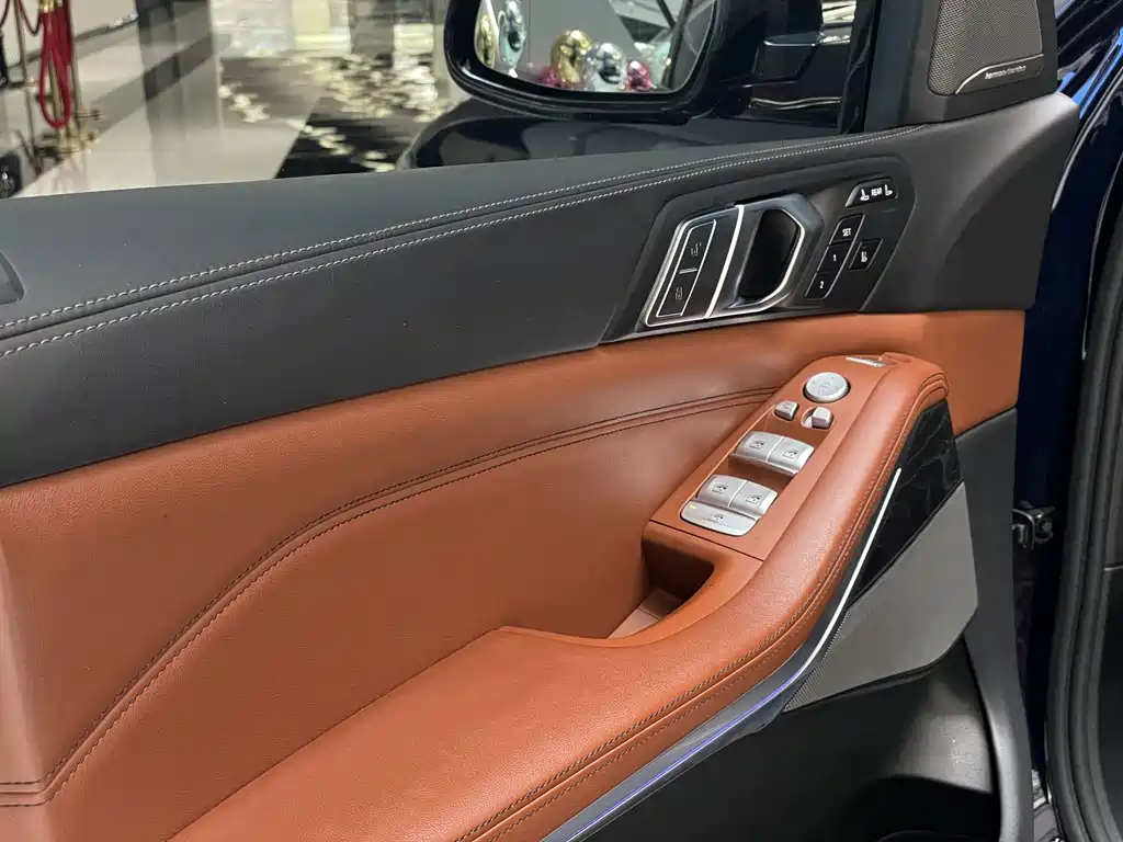 BMW X7 — миниатюра 28
