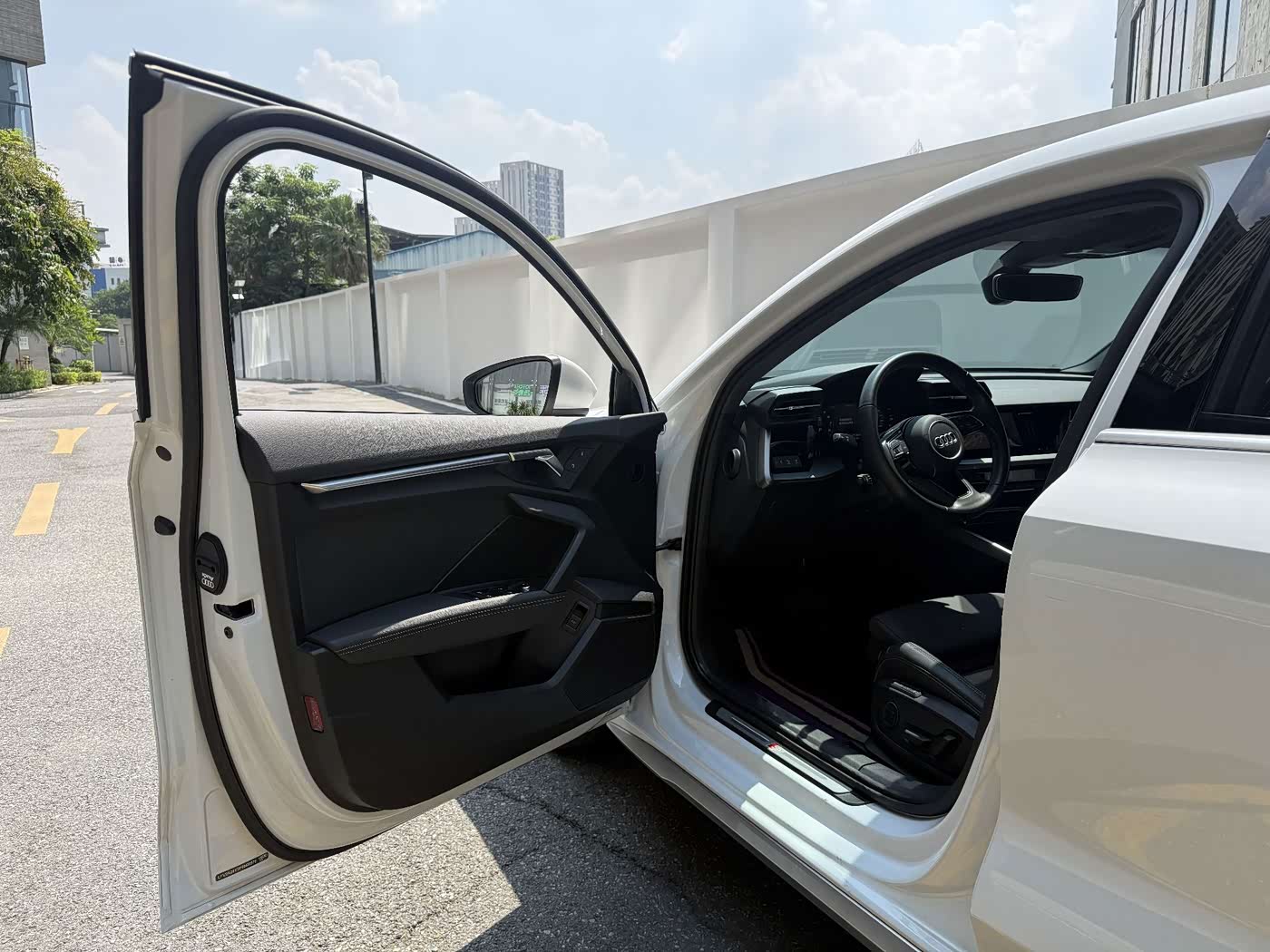 Audi A3 1.4 л 2024 г. Белый, пробег 22000 км