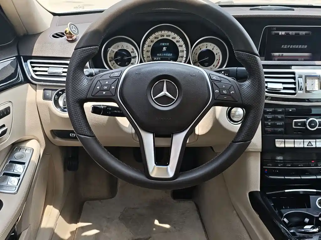 Mercedes-Benz E-Class — миниатюра 8