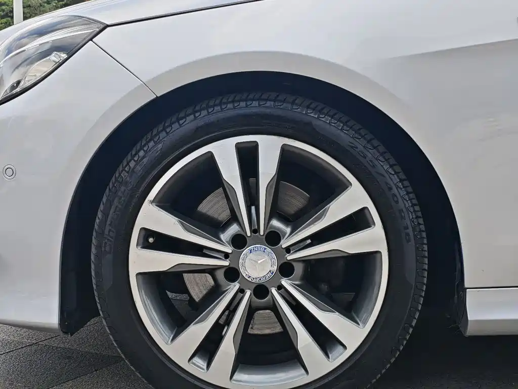 Mercedes-Benz E-Class — миниатюра 18