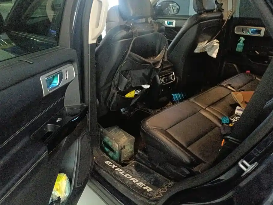 Ford Explorer — миниатюра 11