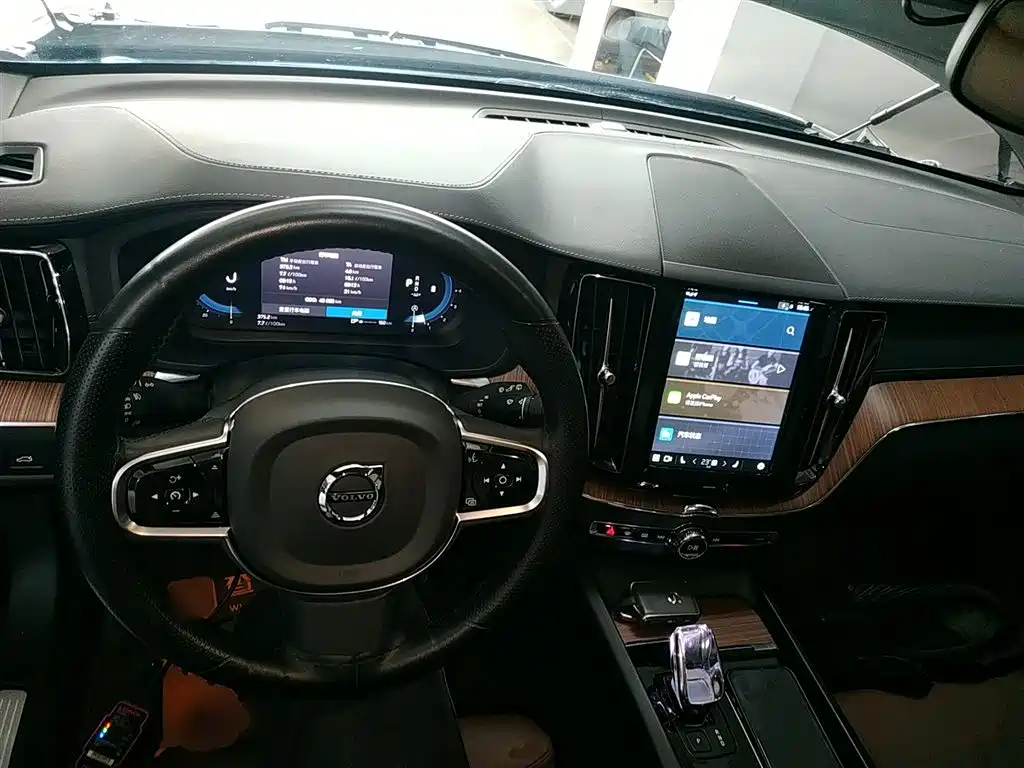 Volvo XC60 2024 B5 Luxury