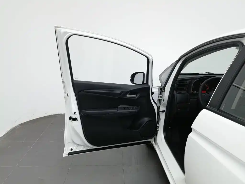 Honda Fit — миниатюра 8