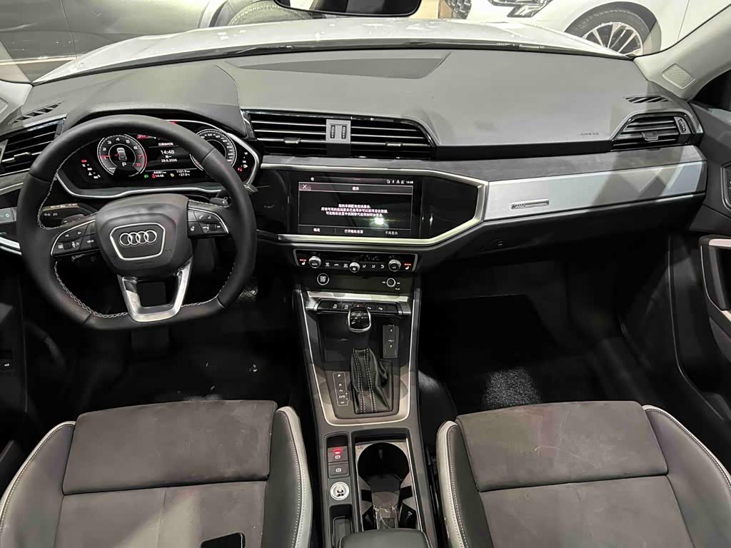 Audi Q3 1.4 л 2022 г. Белый, пробег 44000 км