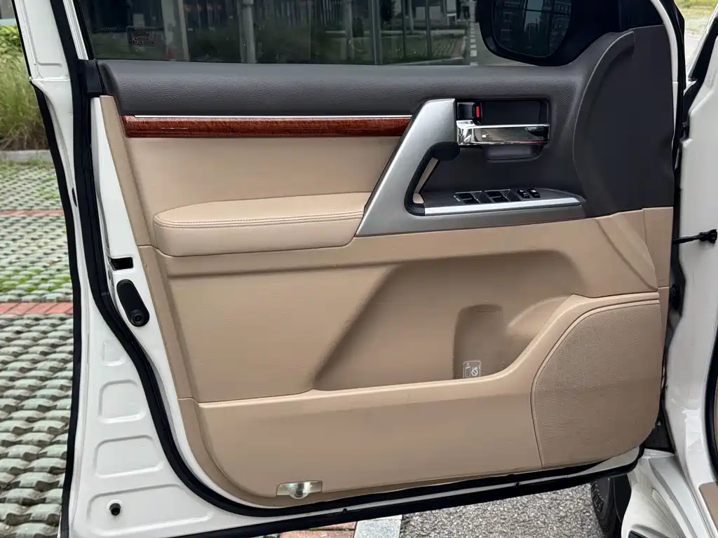 Toyota Land Cruiser — миниатюра 20
