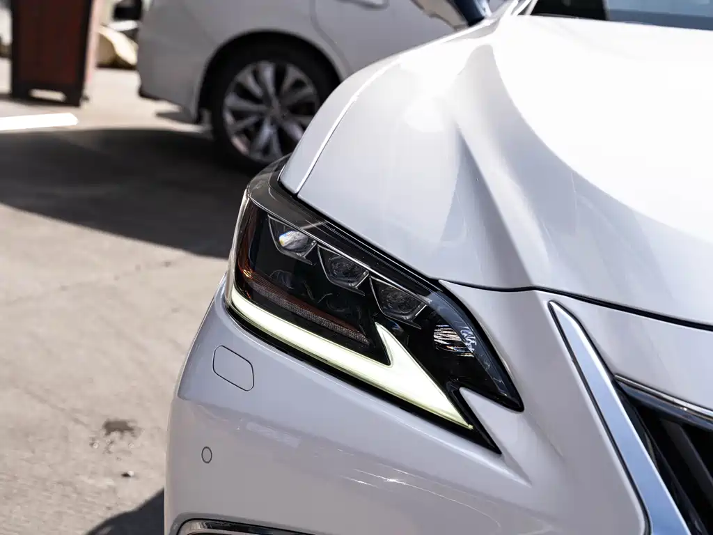 Lexus ES — миниатюра 6