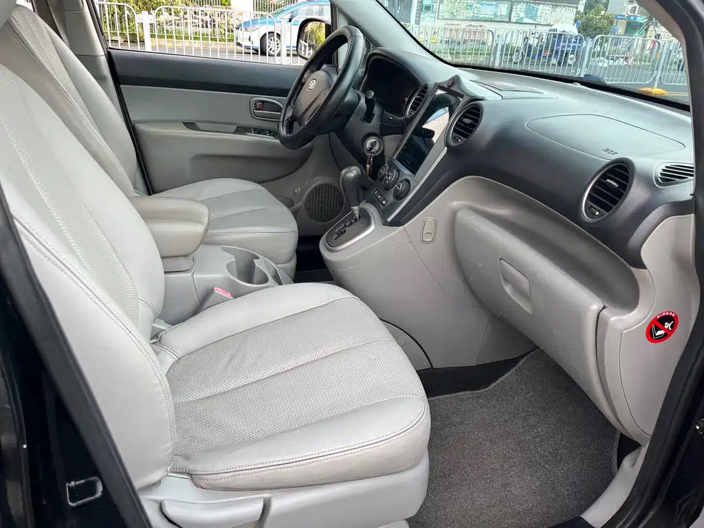 Kia Carens — миниатюра 11