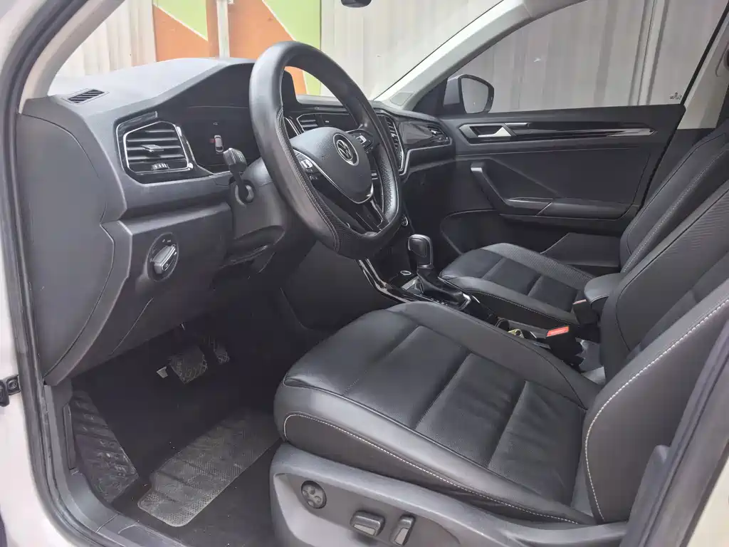 VOLKSWAGEN T ROC EXPLORING SONGS