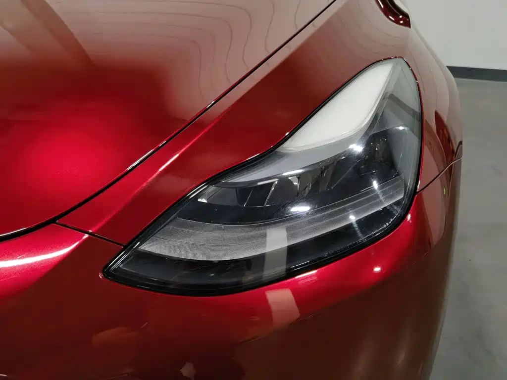 Tesla Model Y — миниатюра 7