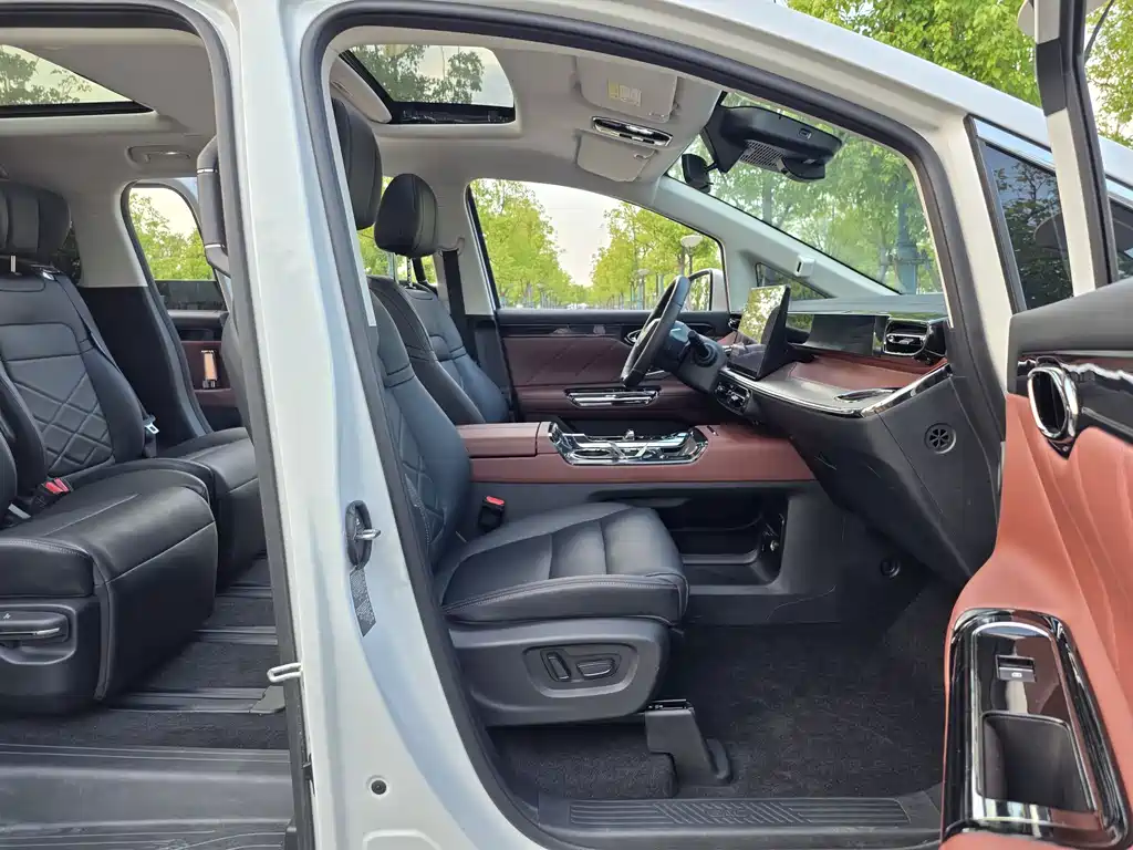 GAC Motor 传祺E8 PHEV — миниатюра 12