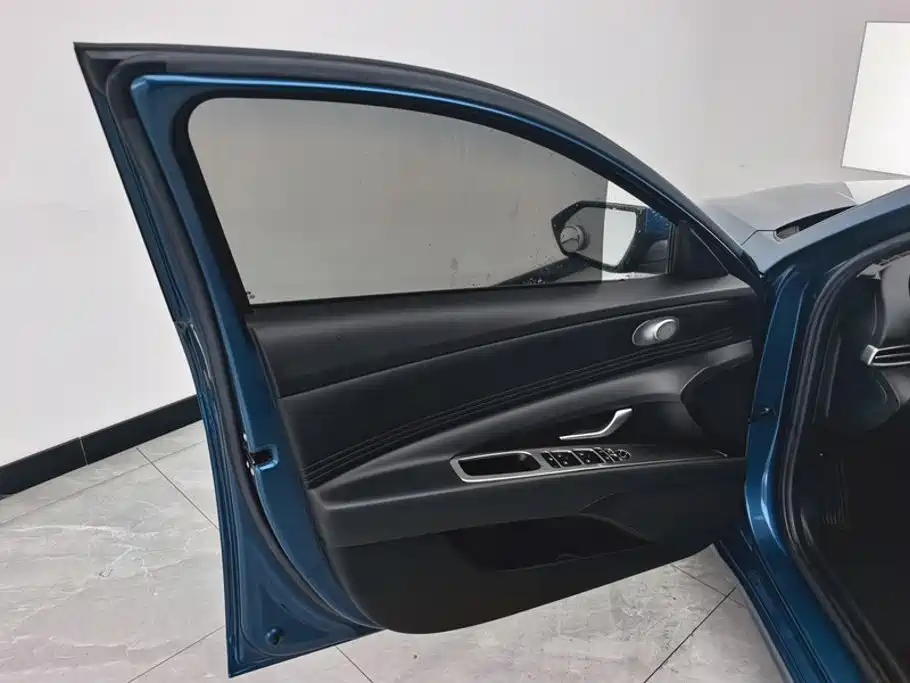 Hyundai Elantra — миниатюра 7