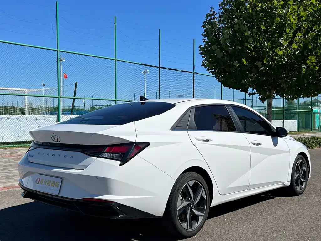 Hyundai Elantra — миниатюра 6