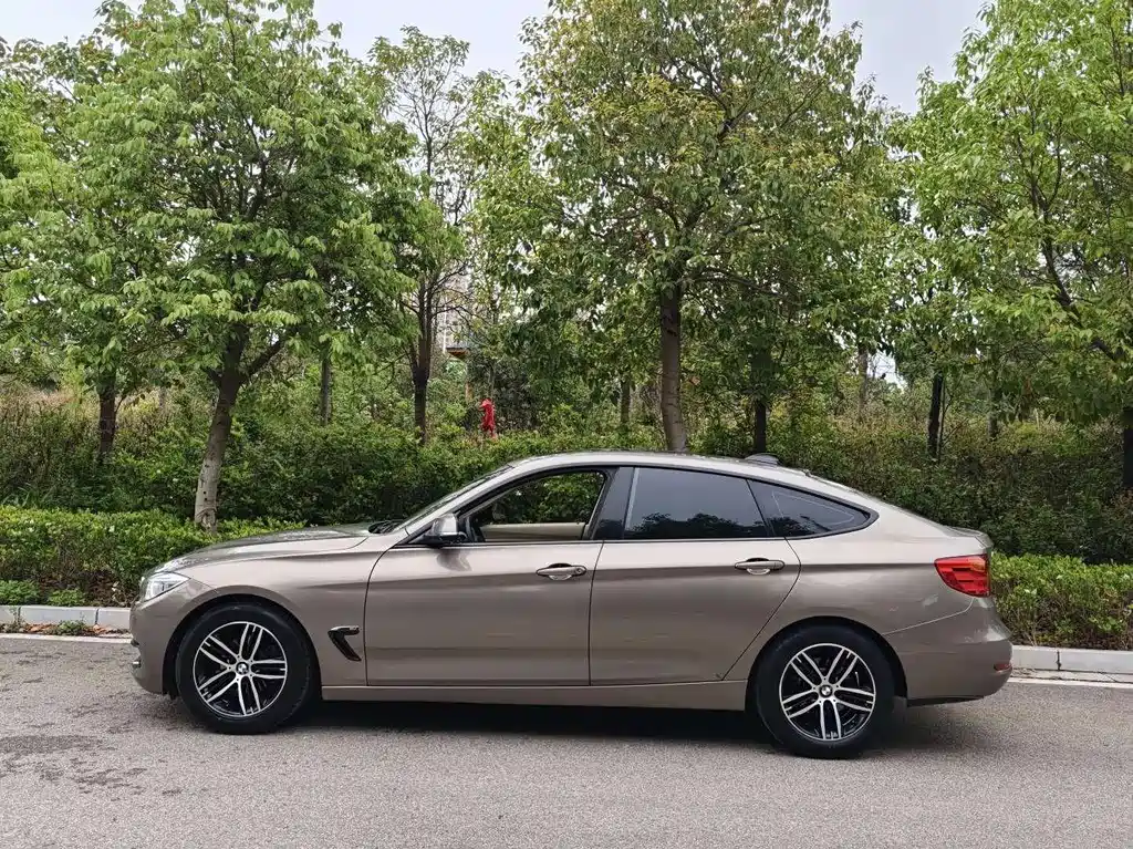 BMW 3 Series GT 3 GT 2013 320i Lead