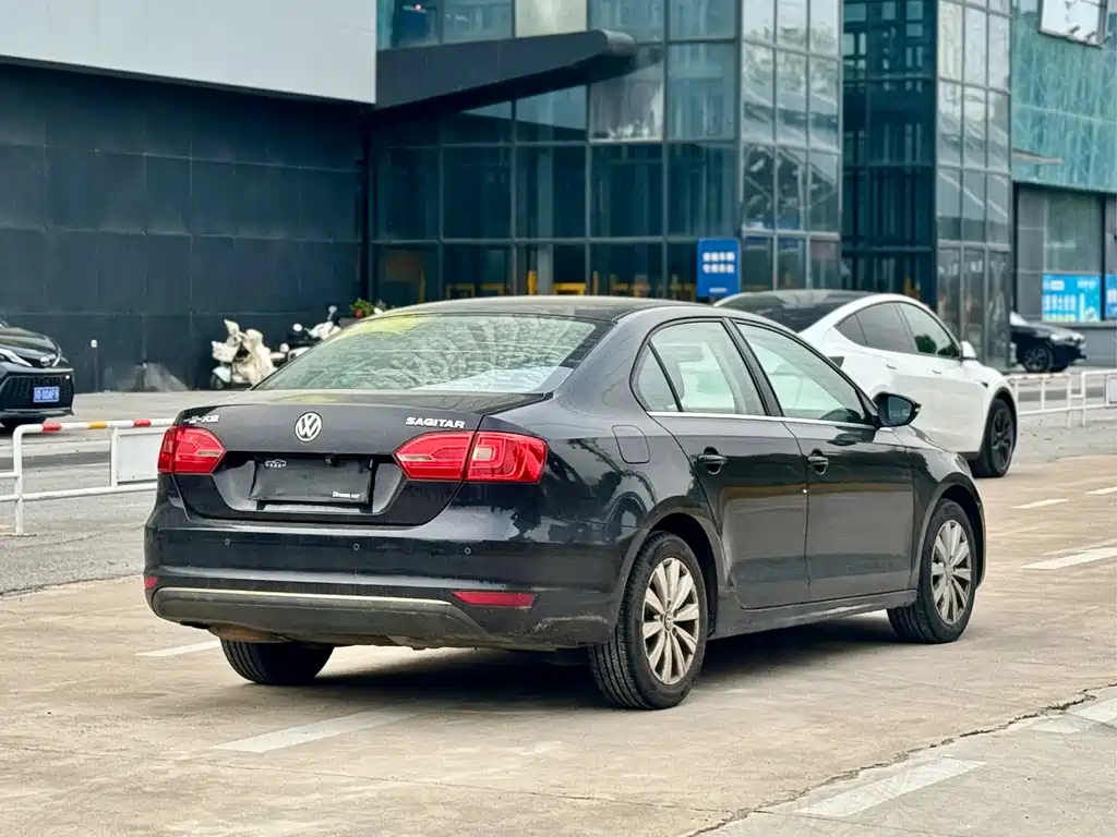 Volkswagen Sagitar 2014 1.6L AT Comfort