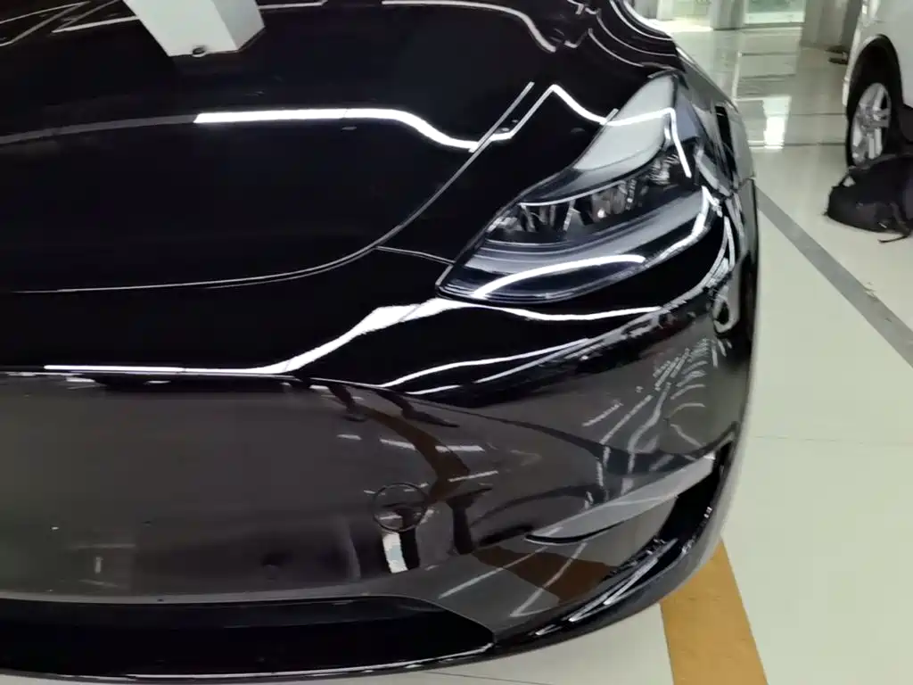 Tesla Model Y — миниатюра 24