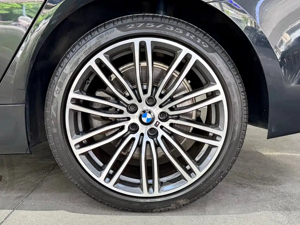 BMW 5 Series — миниатюра 17