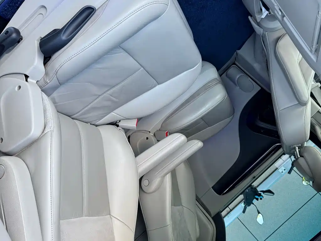 Chrysler Grand Voyager (Import) — миниатюра 11